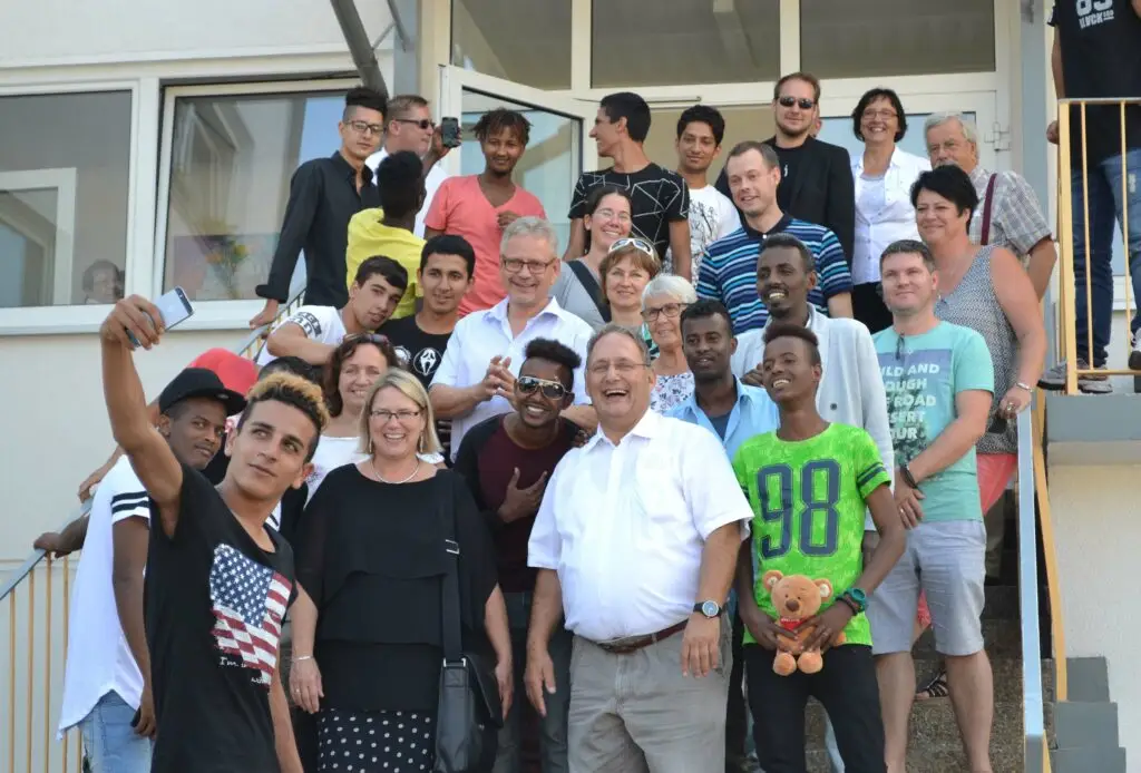 Susi Möbbeck, Staatssekretärin im Ministerium für Arbeit, Soziales und Integration des Landes Sachsen-Anhalt, hat die jungen Flüchtlinge in Klepzig besucht.